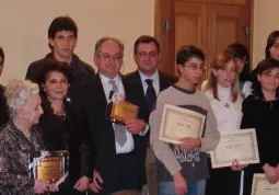 Gli allievi diplomati dello scorso anno insieme con l'assessore alla Cultura, Marco Gallo, al presidente dell'Istituzione comunale culturale, Lina Giammusso, ed al direttore artistico, Pier Luigi Barbero